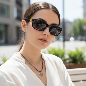 NWT Foster Grant Black Sunglasses